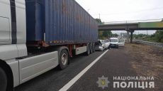 В Харьковской области легковушка врезалась в грузовик (фоторепортаж)
