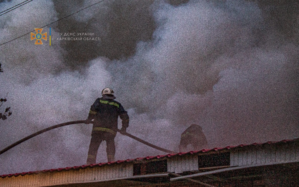 Харьковские спасатели потушили пожар в кафе (фото)
