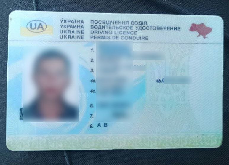 Харьковские патрульные остановили водителя с поддельными документами
