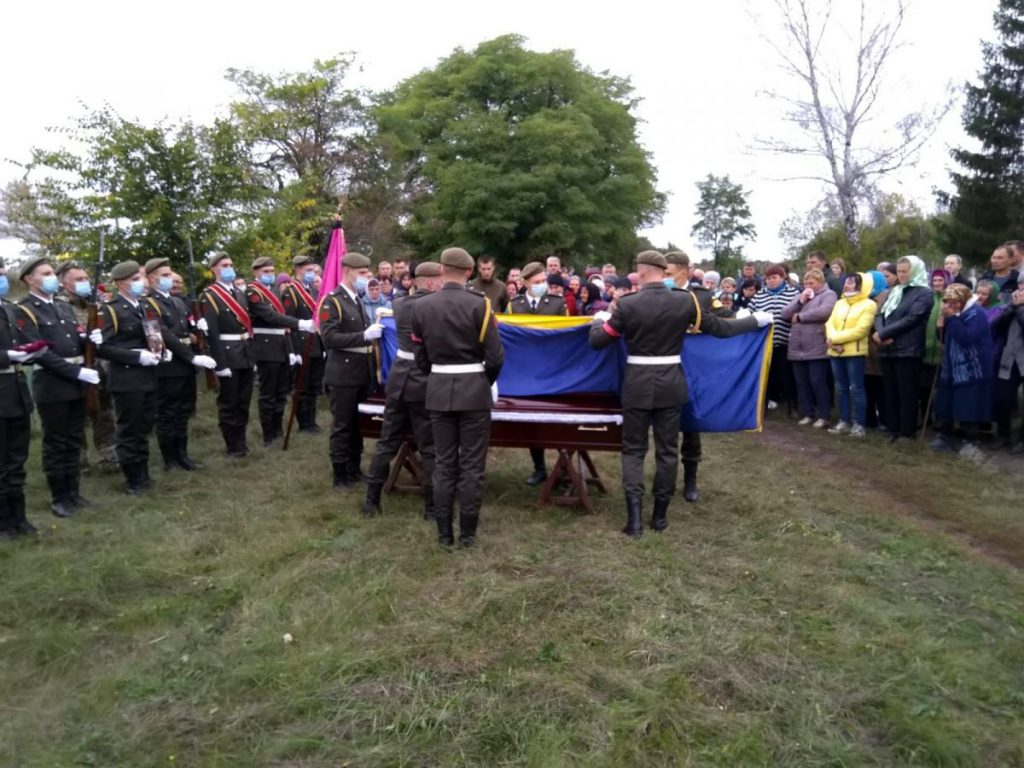 На Харьковщине попрощались с солдатом, погибшим на Донбассе