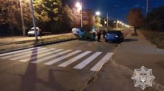 В Харькове Renault перевернулся на крышу