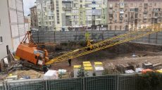 В центре Харькова рухнул строительный кран (фото)