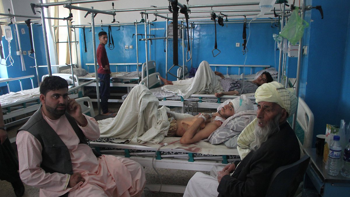 Захваченный талибами Афганистан может остаться без работающих больниц