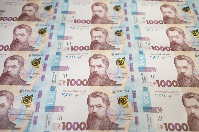 Украинцы обязаны при переводе средств на сумму от 5 тыс. грн проходить идентификацию