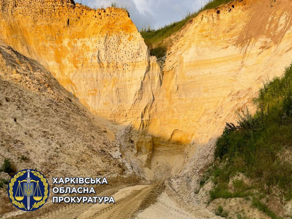 В Харьковской области остановили деятельность очередного незаконного песчаного карьера (фото)