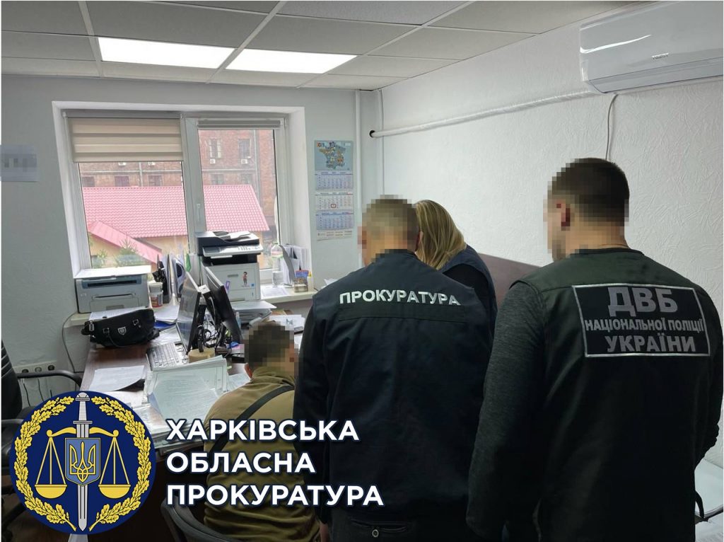 В Харькове троих патрульных подозревают в избиении и ограблении людей (фото)