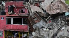 В Мексике жилые дома оказались погребены под скалой (фото)