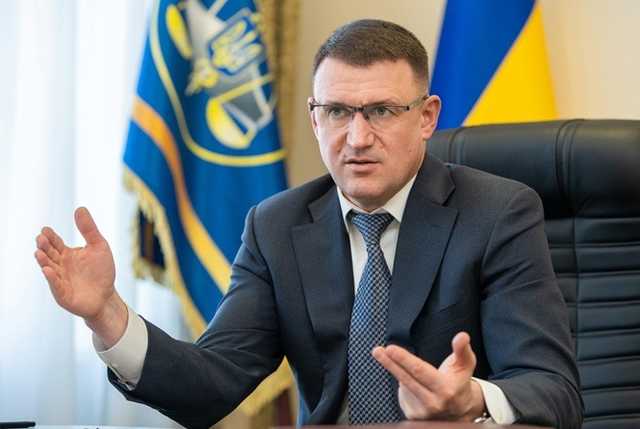 И здесь никто не убежит и не уничтожит документы. Никто нигде не денется, — Мельник