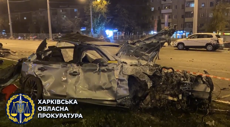 Видео с места ДТП в районе перекрестка проспекта Гагарина и улицы Одесской в Харькове