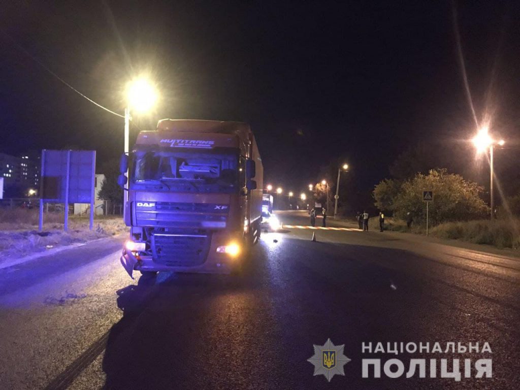 Дети перебегали дорогу, водитель поздно затормозил: подробности аварии в Харькове (фото)