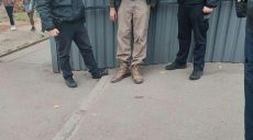 По Харькову разгуливал пьяный мужчина с оружием (фото)