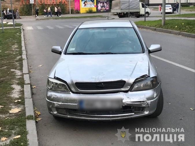 В Харькове рецидивист вытащил деньги из чужого авто (фото)