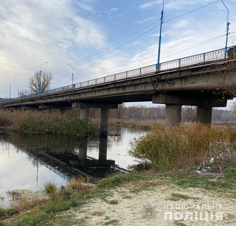 Полиция установила личность пенсионерки, которую нашли мертвой под мостом в Харьковской области