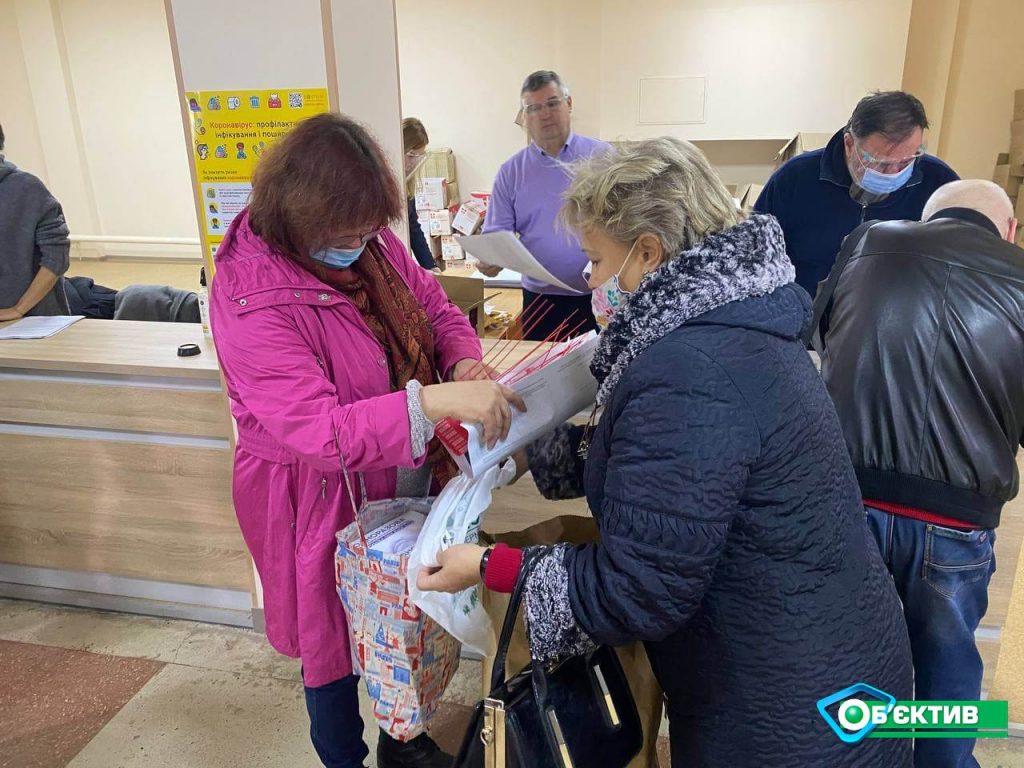 Выборы мэра Харькова: бюллетени отправляют на избирательные участки (фото)