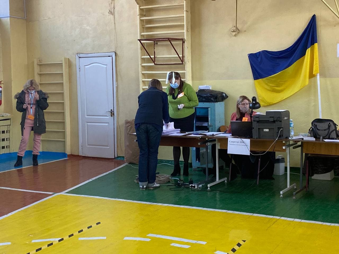 В Харькове избирательные участки открылись вовремя