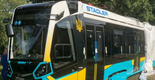 В Харькове испытывают швейцарский трамвай (фото)