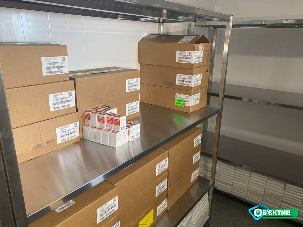 В Харьков доставили около 4000 флаконов инновационных лекарств от COVID-19 (фото)