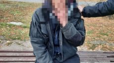 Патрульные в Харькове задержали уличного налетчика, за один день ограбившего двух человек (фото)