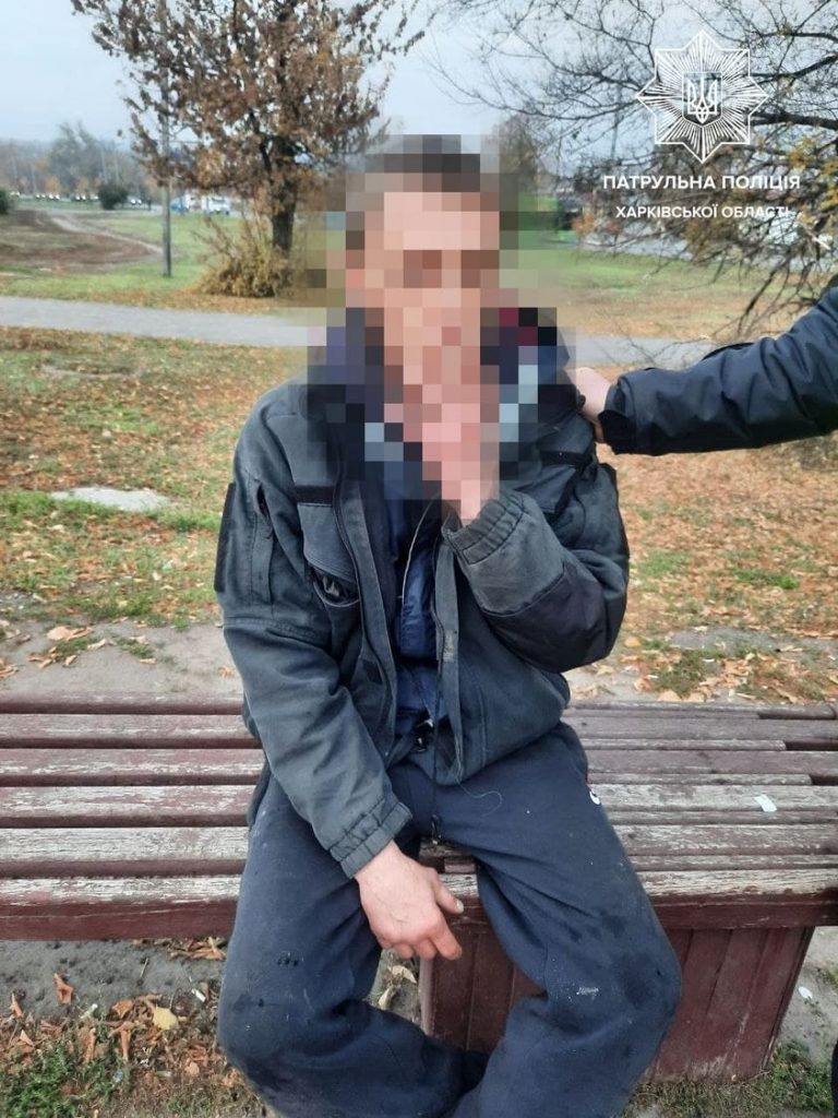 Патрульные в Харькове задержали уличного налетчика, за один день ограбившего двух человек (фото)