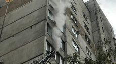 Спасатели погасили пожар в многоэтажке в Харькове (фото)