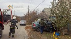 Спасатели ликвидировали пожар в автомобиле (фото)