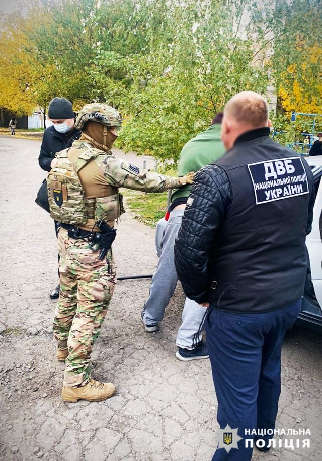 В Харькове на сбыте марихуаны задержали экс-правоохранителя (фото)