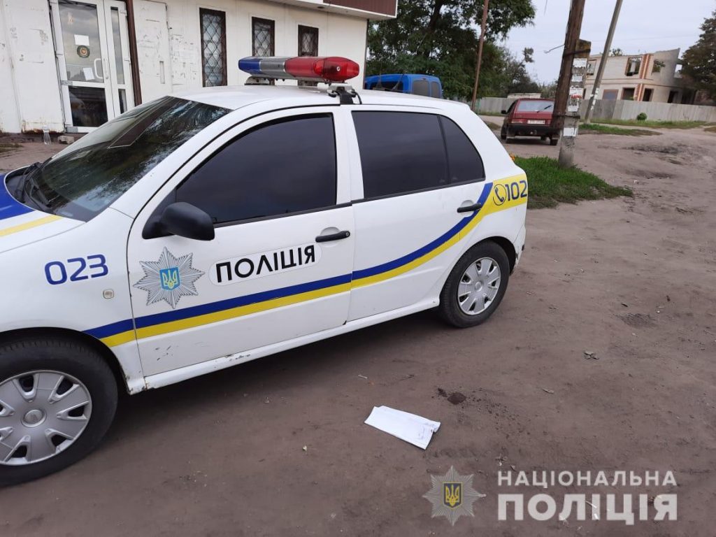 В Харьковской области мужчина натравливал собак на прохожих: пострадал полицейский