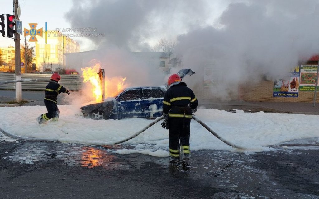 На Харьковщине Ford загорелся во время движения (фото)