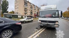 В центре Харькова грузовик влетел в Toyota (фото)