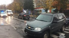 В Харькове легковушки не поделили дорогу: одного из водителей увезли на «скорой»