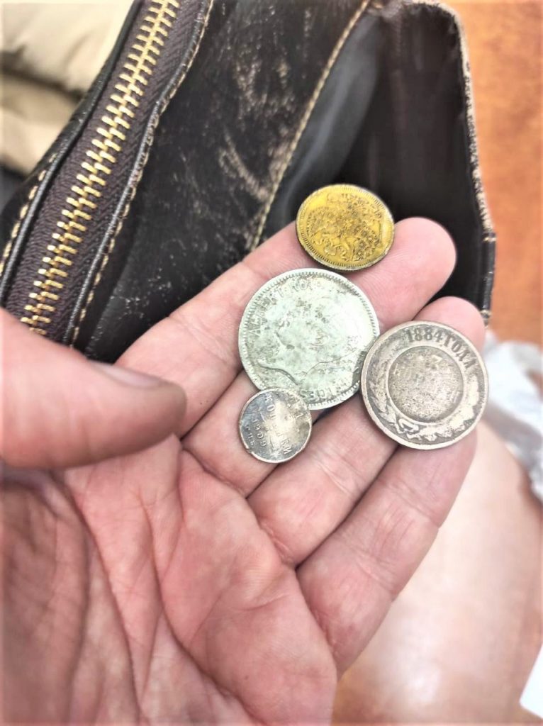 Харьковские таможенники не дали украинцу тайно перевезти старинные монеты на территорию РФ