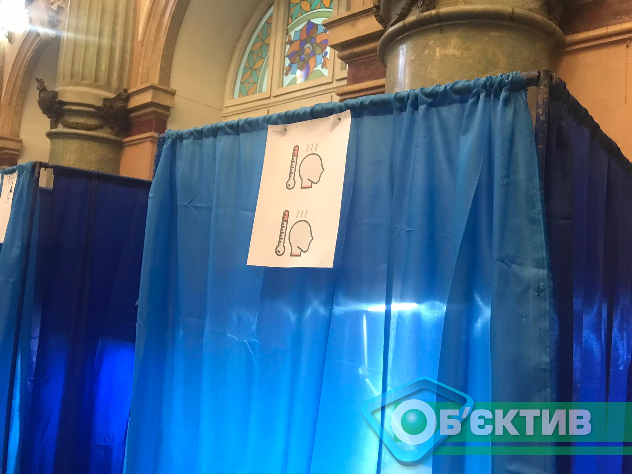 Кабинка для голосования на выборах мэра Харькова