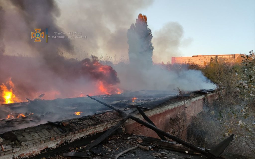 В Харькове сгорела «заброшка» (фото)
