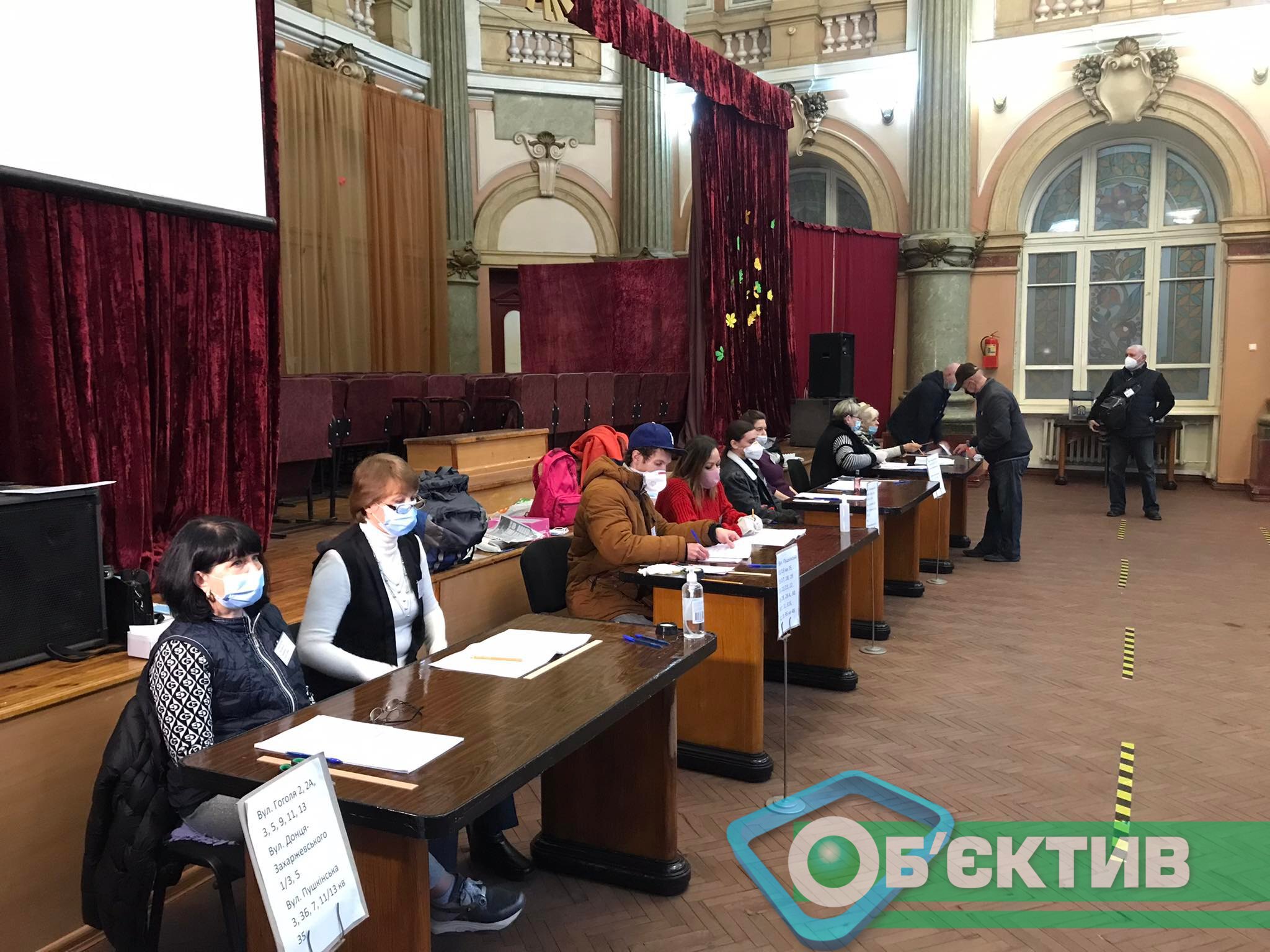 члены избирательной комиссии в Харькове