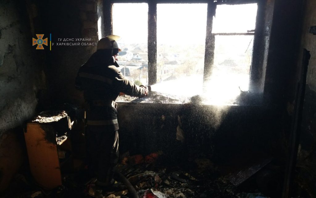 Спасатели Харьковщины потушили огонь в пятиэтажном здании общежития