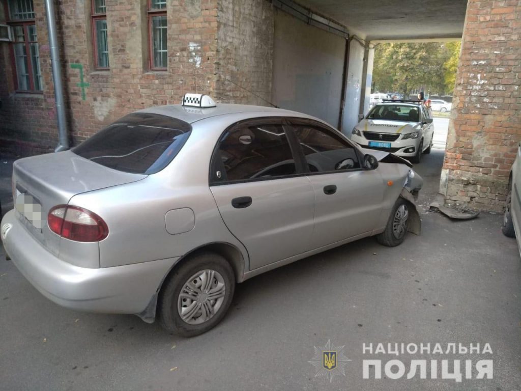 Водитель такси в Харькове умер во время перевозки пассажира (фото)