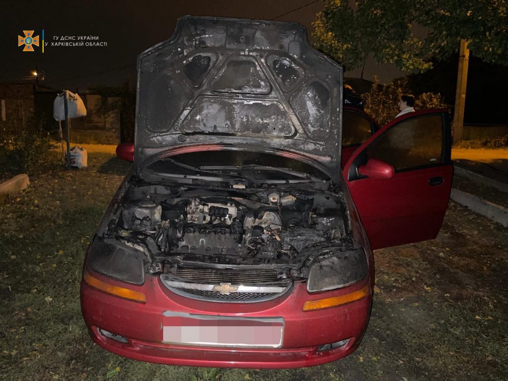 В Харькове сгорел автомобиль (фото)
