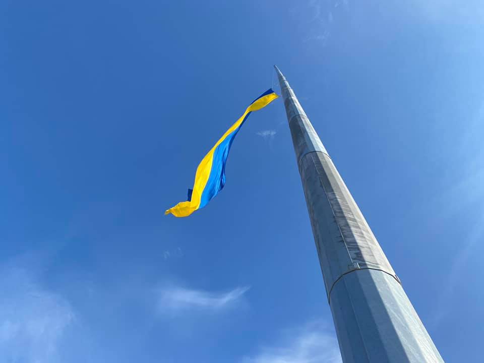В Харькове, на самом высоком флагштоке Украины, заменили флаг (фото)
