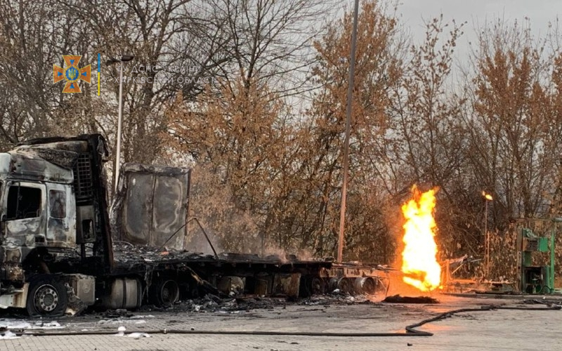 На АЗС в Харькове продолжает гореть газоконденсат