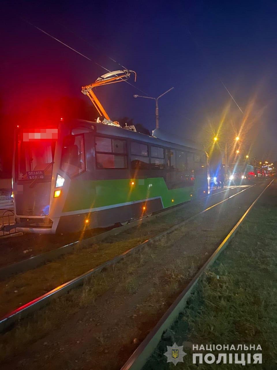 В Харькове трамвай сбил молодого парня (фото)