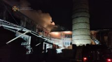 В Харькове четыре часа тушили горевший склад (фоторепортаж)