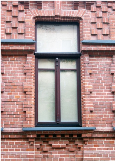 Окно в доме на ул. Дарвина в Харькове