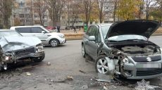 В Харькове столкнулись две легковушки: есть травмированные