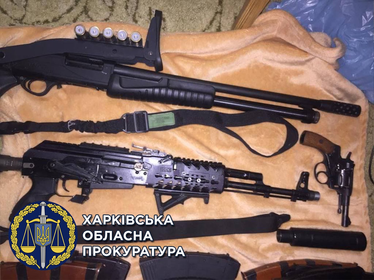 Харьковчанин незаконно хранил у себя дома арсенал боеприпасов из Донбасса (фото)