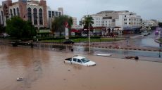 Оман и Иран пострадали от стихии: 10-метровые волны и оползни (фото, видео)