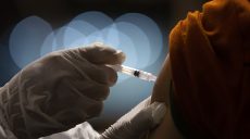 Кому вакцинироваться против COVID-19 обязательно: Минздрав утвердил перечень профессий