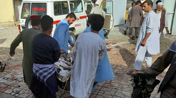 В Афганистане во время пятничной молитвы в мечети подорвался террорист-смертник — около 100 погибших (видео)