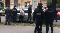 Во время задержания банда вымогателей едва не переехала правоохранителей (видео, фото)