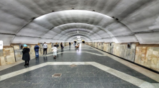 На входе на станцию метро ХТЗ не хватает терминалов пропуска пассажиров