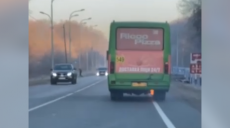 В Харькове в движении загорелась «маршрутка» (видео)